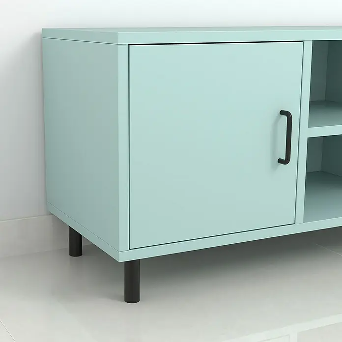 Rei Möbelfuß-Set - Ø x H: 3 cm x 100 mm, Stahl, 4 Stk., Schwarz - Nahaufnahme eines hellblauen Sideboards mit schwarzem Griff und Beinen. Es bietet Stauraum mit Tür und offenen Regalen.