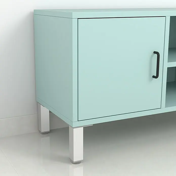 Rei Möbelfuß - L x B x H: 40 x 40 x 150 mm, Aluminium, Eloxiert - Nahaufnahme eines hellblauen Sideboards mit Tür und silbernen Füßen. Das Möbelstück steht auf einem weißen Boden.
