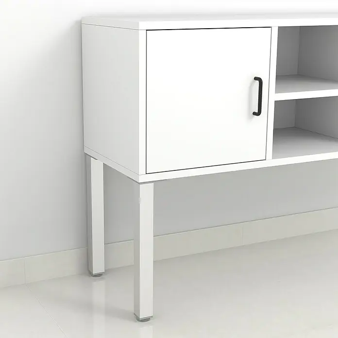 Rei Möbelfuß - L x B x H: 4 x 8 x 40 cm, Aluminium, Silber - Weißes Sideboard mit schwarzem Griff und offenen Regalen, das eine moderne und funktionale Ergänzung für jeden Raum darstellt.
