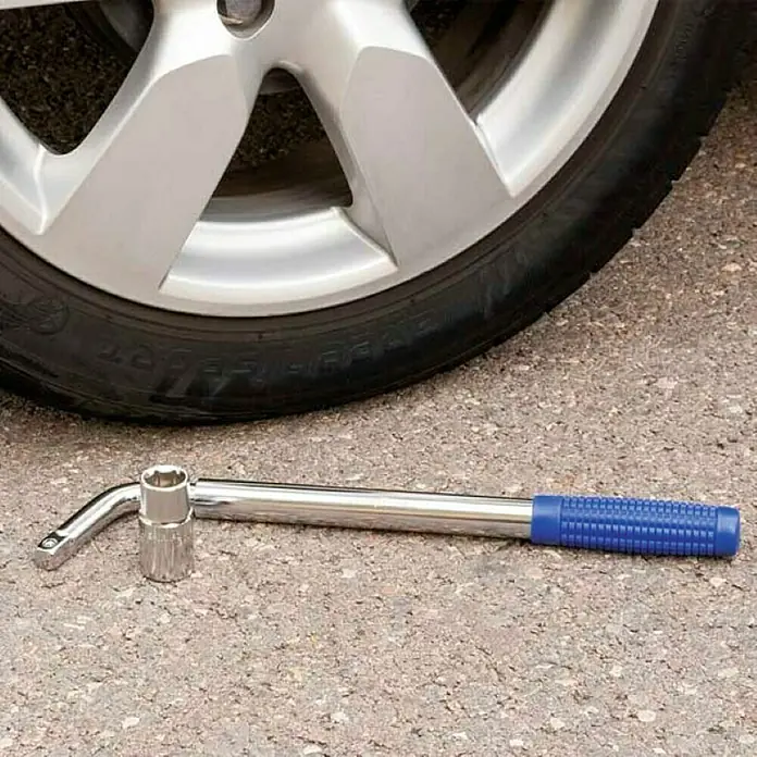 Goodyear Llave de tuerca de rueda telescópica - 0 cm - 53 cm - Llave de cruz con mango azul para cambiar neumáticos junto a un neumático. Herramienta práctica para la carretera y el garaje.
