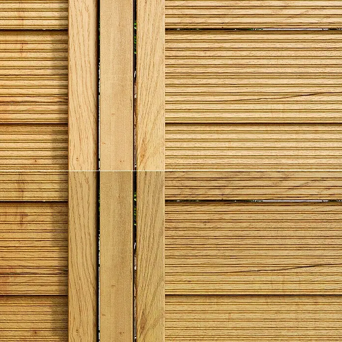 swingcolor Premium Holzlasur - Farblos, 750 ml, Seidenglänzend - Nahaufnahme eines Holzgartenzauns, der die Maserung und Textur des Holzes hervorhebt. Ideal für Privatsphäre und als natürliche Dekoration im Garten.