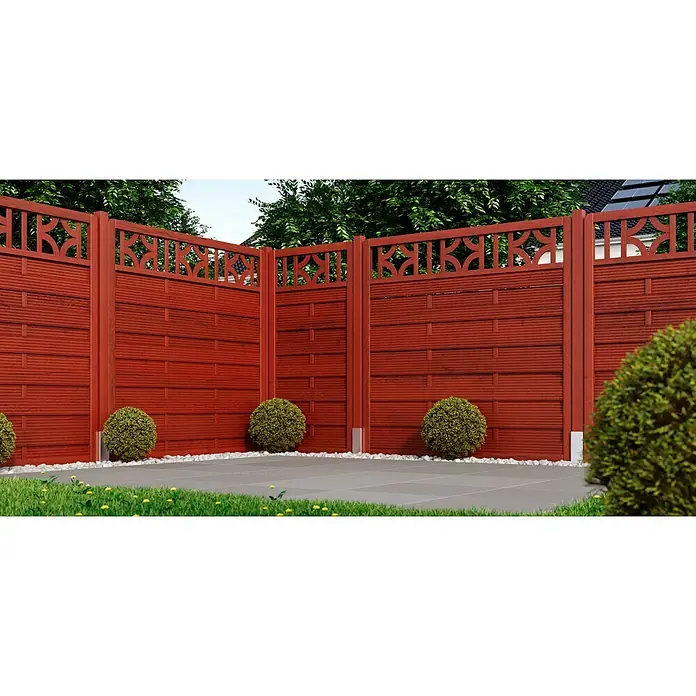 swingcolor Premium Holzlasur - Mahagoni, 750 ml, Seidenglänzend - Eine rote Holzzaun-Konstruktion mit dekorativen Mustern und kleinen Büschen davor.
