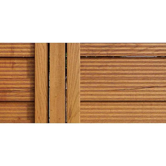 swingcolor Premium Holzlasur - Teak, 4 l, Seidenglänzend - Nahaufnahme einer braunen Holzjalousie mit feinen horizontalen Lamellen und vertikalen Stützpfosten, die natürliches Licht filtern.