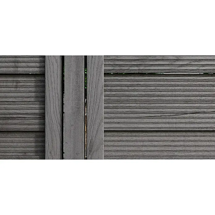 swingcolor Premium Holzlasur - Aluminiumgrau, 750 ml, Seidenglänzend - Detailaufnahme eines grauen Holzzauns mit horizontalen Brettern und vertikalen Stützpfosten, die eine rustikale Textur zeigen.