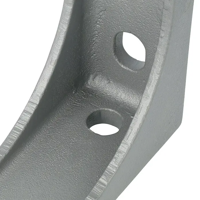 Wand- & Deckenhalter E3430-25 - 105 x 50 x 217 mm, Silber, Passend für: Sunfun Hülsenmarkisen ab 4,5 m Breite - Detailaufnahme einer grauen Metallhalterung mit zwei Löchern, die eine robuste und industrielle Ästhetik ausstrahlt. Ideal für schwere Lasten.