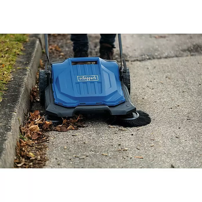 Scheppach Handkehrmaschine S800 - Flächenleistung: 2.600 m²/h, 20 l - Anwendungsbeispiel