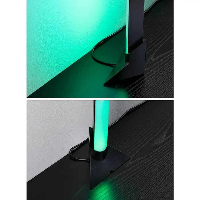 Paulmann Zubehör-Set Lightbar Base - Schwarz, 2 Stk. - Nahaufnahme einer LED-Leuchte mit grünem Licht auf einem schwarzen Holztisch, die eine moderne Atmosphäre schafft.