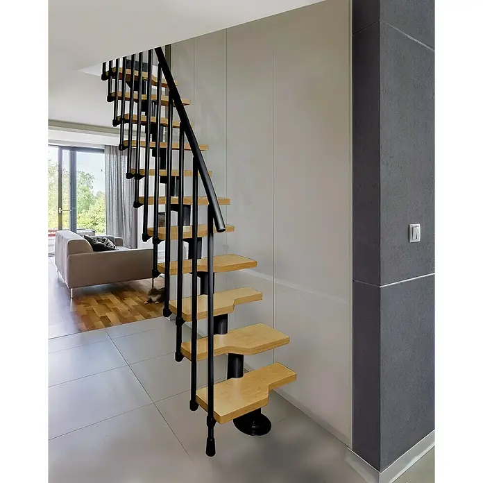 Atrium Raumspartreppe Mini Vertical - Farbton Metall: RAL 9005, Breite: 60 cm, Buche, Geschosshöhe: 222 cm - 300 cm - Elegante Raumspartreppe mit Holzstufen und schwarzem Geländer, die modernes Design und Funktionalität vereint. Perfekt für kleine Räume.