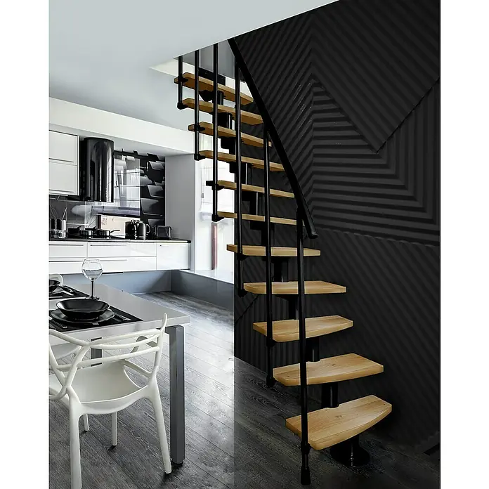 Atrium Raumspartreppe Mini Plus - Farbton Metall: RAL 9005, Breite: 60 cm, Buche, Geschosshöhe: 222 cm - 300 cm - Moderne Treppe mit Holzstufen und schwarzen Akzenten, die das stilvolle Küchendesign ergänzt und einen eleganten Übergang schafft.