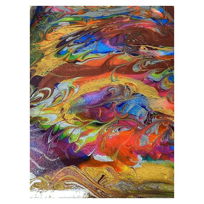 CreativEpoxy Gießharz Resin 20 A+B - 850 g, Passend für: Bis zu 20 mm Schichtstärke - Buntes abstrakte Kunstwerk mit wirbelnden Farbschichten. Dieses Gemälde kombiniert Orange, Blau und Gold für einen dynamischen visuellen Effekt.