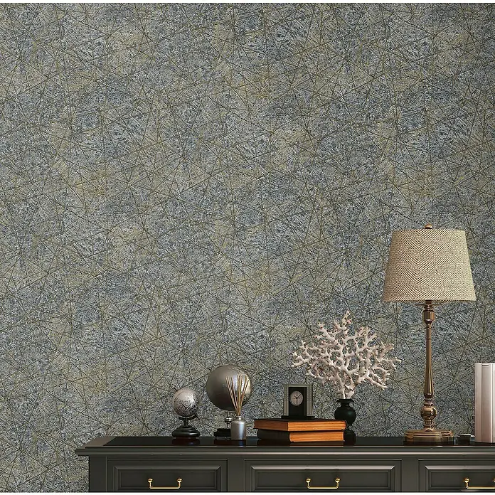 A.S. Création Metropolitan Stories Travel Styles Vliestapete Allover II - Schwarz/Gold, Grafisch, 10,05 x 0,53 m - Elegante graue Vliestapete mit abstraktem Linienmuster, perfekt für ein stilvolles Interieur. Die Tapete verleiht jedem Raum eine moderne Note.