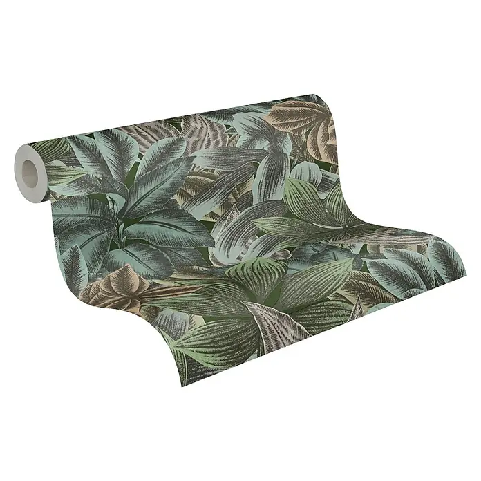 A.S. Création Metropolitan Stories Travel Styles Vliestapete - Grün/Beige, Floral, 10,05 x 0,53 m - Eine Rolle tropischer Blättertapete mit üppigem Design. Die Tapete ist aufgerollt und zeigt die kunstvollen Details der Blättermuster.