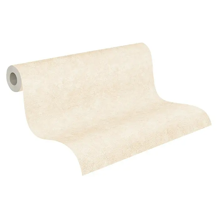 A.S. Création Metropolitan Stories Travel Styles Vliestapete - Hellbeige, Uni, 10,05 x 0,53 m, Spachtelstruktur - Eine Rolle cremefarbener Tapete mit leichter Textur, ausgerollt, um die Oberfläche zu zeigen. Perfekt für ein warmes, einladendes Ambiente.