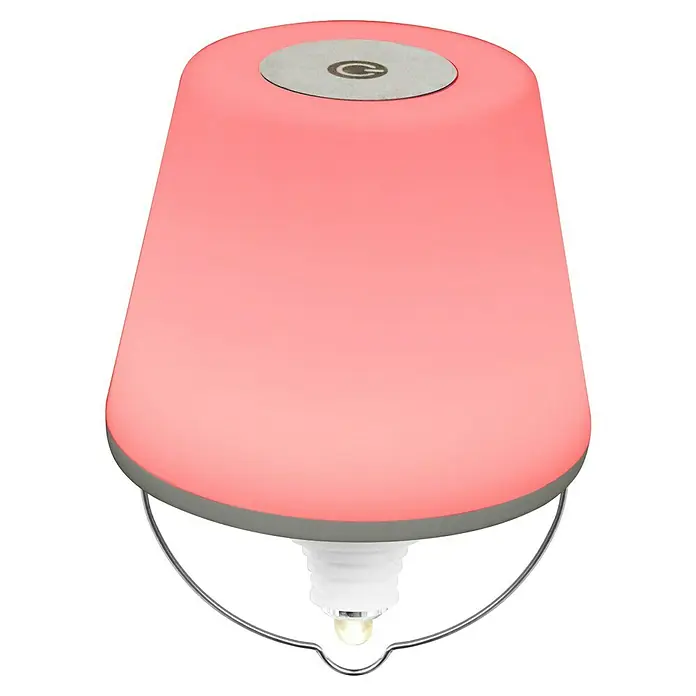 REV LED-Flaschenleuchte mit Akku Lamprusco - 2 W, RGBW, Ø x H: 11,5 x 13,8 cm, Weiß, Akkubetrieben - Das Bild zeigt eine stimmungsvolle, rot leuchtende Tischleuchte mit einem runden Metallelement oben und einem filigranen Metallbügel unten.