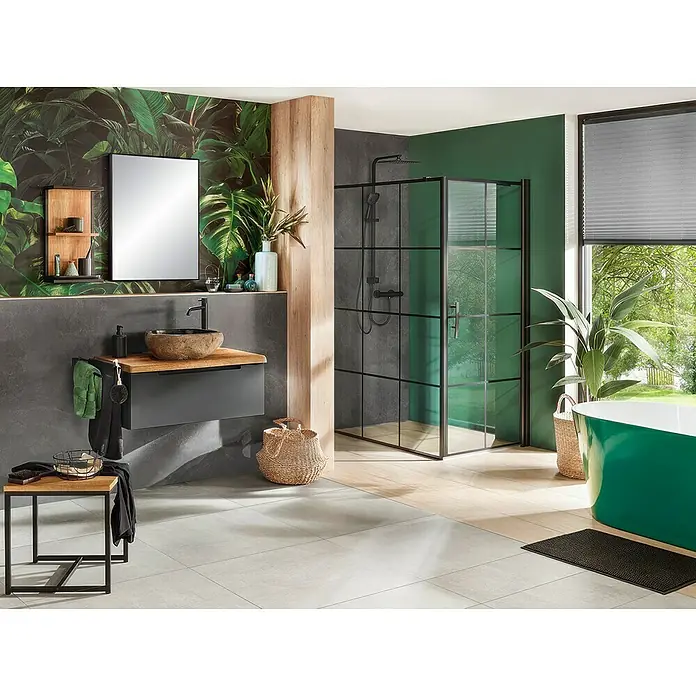 Astor Tree Badhocker - B x H: 43,5 x 46 cm, Eiche/Schwarz - Ein modernes Badezimmer mit einer freistehenden Badewanne und einer begehbaren Dusche, die ein luxuriöses Ambiente schaffen.