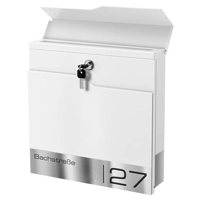 Metzler Wandbriefkasten Siebert - L x B x H: 10,5 x 37 x 37 cm, Verkehrsweiß, Stahl, Zeitungsfach - Ein weißer Briefkasten mit Schloss und der Adresse "Bachstraße 127" ist in dieser Aufnahme zu sehen.