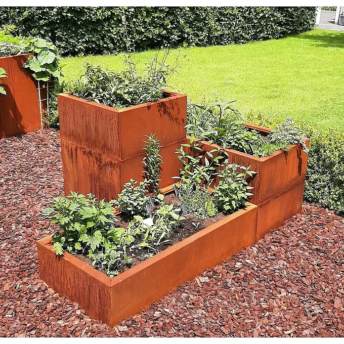 Palatino Kräuterspirale Limax One - 100 x 150 x 75 cm - Hochbeet aus Cortenstahl in verschiedenen Größen und Ebenen mit Pflanzen bepflanzt.