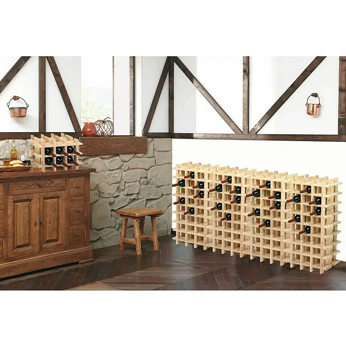 Astigarraga Estantería para botellas Rioja - L x An x Al: 43 x 22 x 32,5 cm - Un interior de bodega con un pequeño botellero en un armario y una gran combinación de botelleros modulares al fondo.
