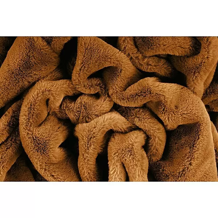 Decke Happy - Amber, 200 x 150 cm, 100 % Polyester - Drapierter weicher brauner Kunstfellstoff, der seine plüschige, luxuriöse Textur und tiefen Falten zeigt.