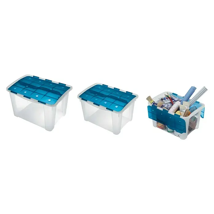 Terry Caja de almacenaje Home Box - L x An x Al: 53,9 x 33,3 x 37,2 cm, Con tapa, Plástico - Tres cajas de almacenamiento de plástico transparente con tapas azules, una de las cuales está llena de diversos materiales de manualidades.