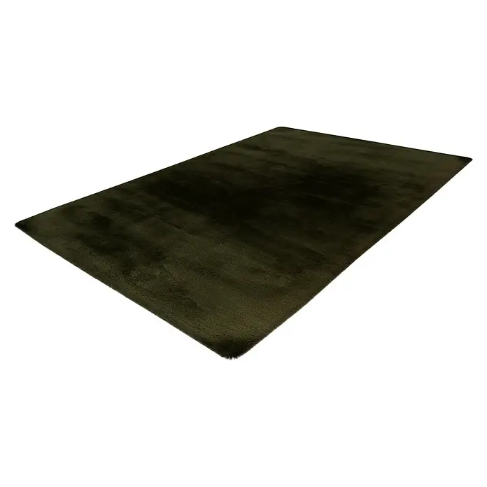Fellteppich Happy - Basil, 170 x 120 cm, 100 % Polyester (Flor) - Ein grüner Teppich mit kurzem Flor und einer dezenten, hellen Umrandung, ideal für Wohnzimmer oder Schlafzimmer.