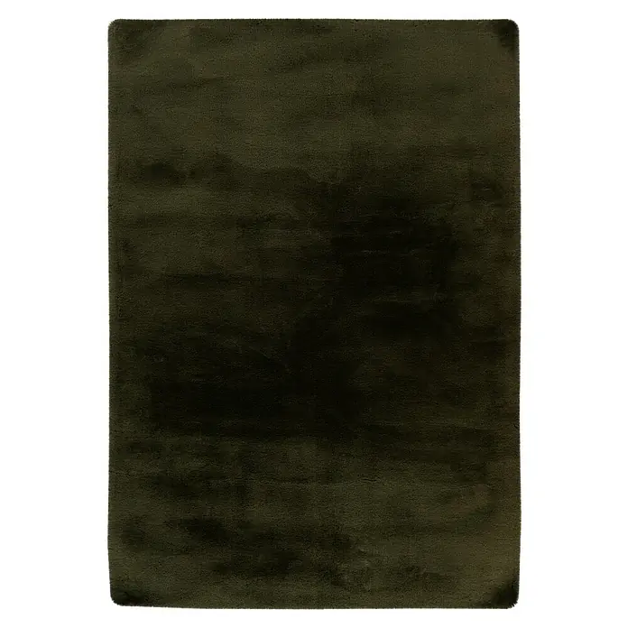 Fellteppich Happy - Basil, 170 x 120 cm, 100 % Polyester (Flor) - Nahaufnahme eines Teppichs in dunklen Olivtönen, der Textur und Tiefe zeigt. Perfekt, um jedem Raum Wärme und einen Hauch von Raffinesse zu verleihen.