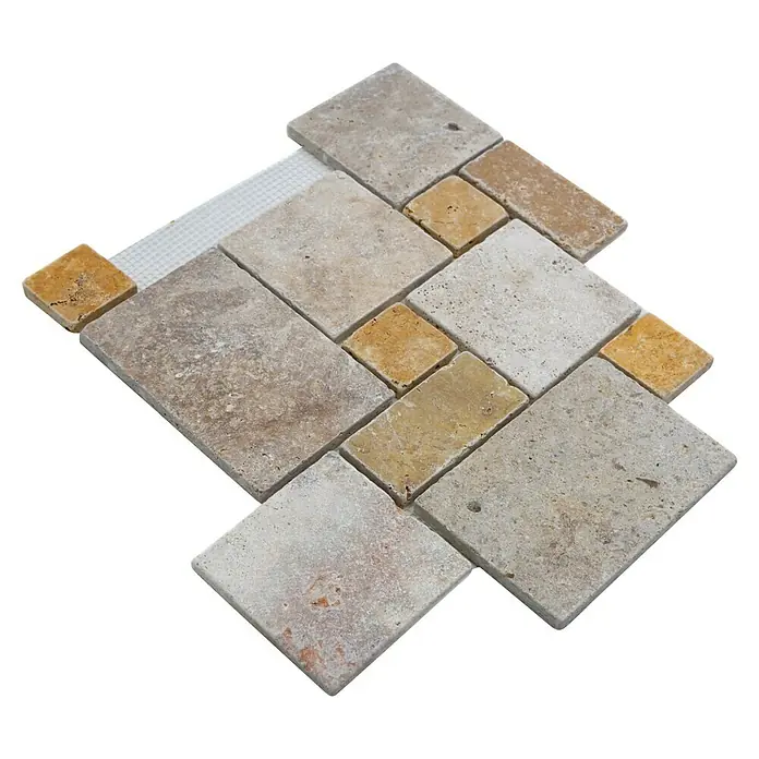 Mosaikfliese Mix Travertine XNT 40602 - 30,5 x 30,5 cm, Beige, Matt - Nahaufnahme von Travertin-Mosaikfliesen, die ein elegantes und natürliches Design für Innenausstattung bieten.