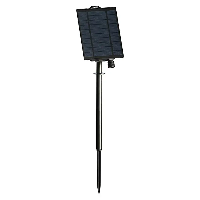 Konstsmide Solar-Batteriebox - 2,5 x 11 x 14 cm - Solarpanel mit Erdspieß. Das Panel ist rechteckig und hat eine dunkle Farbe. Der Erdspieß ist aus Metall und hat eine spitze Form.