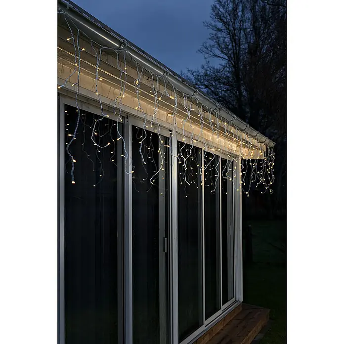 Konstsmide LED-Lichtervorhang - Außen, 6,37 m, Bernstein, 200 Stk., Akkubetrieben - Bezaubernde Eisregen-Lichterkette an der Dachrinne eines Hauses, die eine festliche und warme Atmosphäre erzeugt. Ideal für Weihnachten.