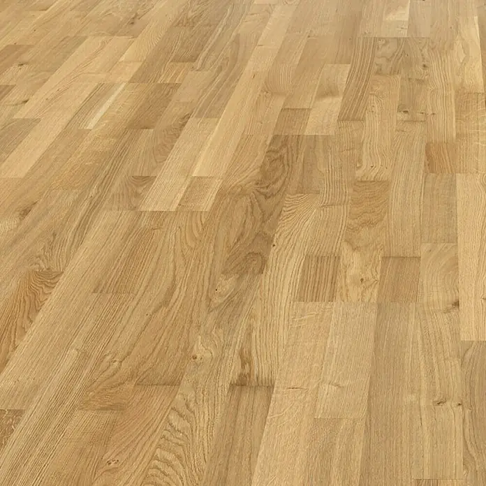 LOGOCLIC Parkettmuster Eiche - 290 x 180 x 12 mm, Schiffsboden - Helles Eichenparkett mit klassischem Fischgrätmuster, das Wärme und natürliche Eleganz in jeden Raum bringt. Die Holzstruktur ist deutlich sichtbar.