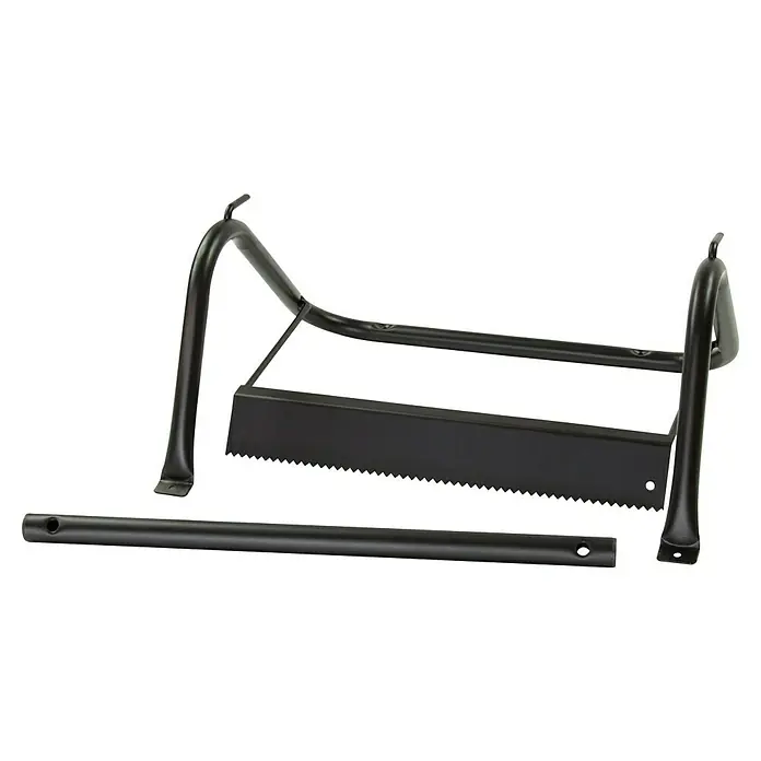 Papierrollenhalter - 36,5 x 51 x 21,5 cm, Passend für: Putztuchrollen bis 40 cm Breite und max. 38 cm Durchmesser - Gezeigte Metall-Papiertuchschneider mit gezackter Klinge und Ständer, ideal für Werkstätten oder gewerbliche Umgebungen.