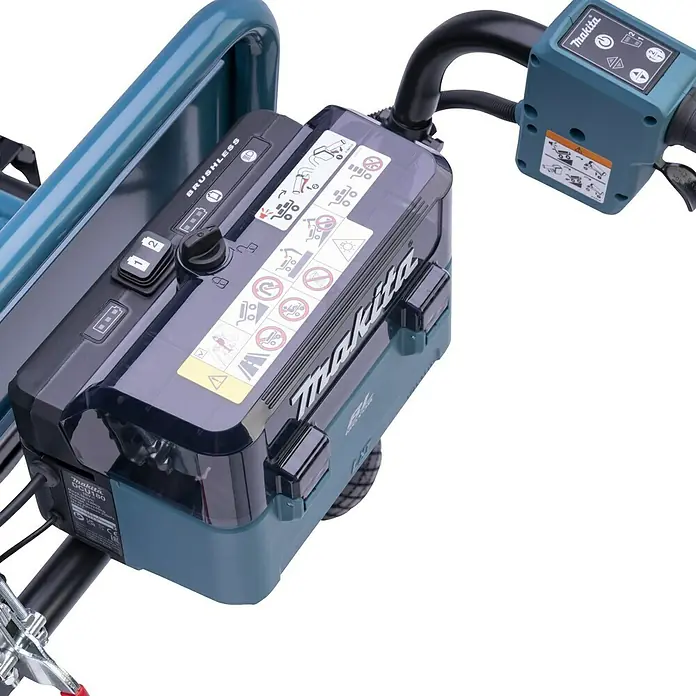 Makita LXT 18V Akku-Schubkarre DCU180Z - 18 V, Ohne Akku, Tragkraft: 130 kg - Nahaufnahme des Makita-Produkts mit Details wie Bedienelementen und Warnhinweisen, die seine Funktionalität und Sicherheitsmerkmale hervorheben.