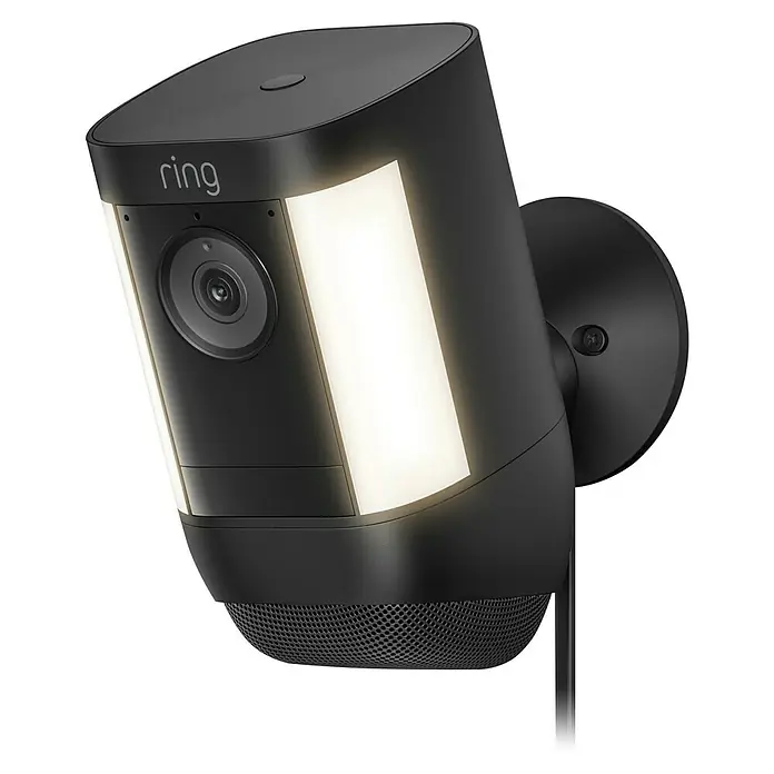 Ring Überwachungskamera Spotlight Cam Pro Plugin - Schwarz, Auflösung: 1.080 Pixel (Full HD), Netzanschluss - Eine Ring Spotlight Cam in Schwarz, die an einer Wand befestigt ist und ein helles Licht ausstrahlt.