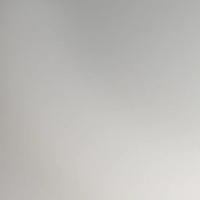 swingcolor Effektlack - Silber, Seidenmatt, 125 ml, Lösemittelbasiert - Schlichte, hellgraue Oberfläche, ideal für Hintergründe oder Texturen, die eine subtile Eleganz benötigen.