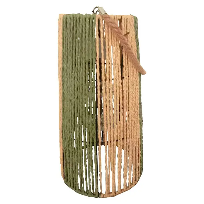 Farolillo Kilian - Ø x Al: 22 x 39 cm, Natural/Gris - Primer plano de una pantalla de lámpara decorativa con un diseño de cuerda verde y beige, con detalle de borla marrón.