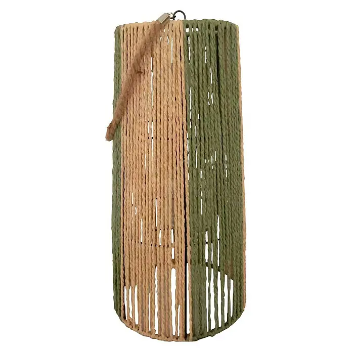 Farolillo Kilian - Ø x Al: 25 x 50 cm, Natural/Gris - Primer plano de una lámpara colgante de dos tonos hecha de cuerda trenzada. La lámpara es beige y verde oliva, con un pequeño trozo de cuerda decorativo.