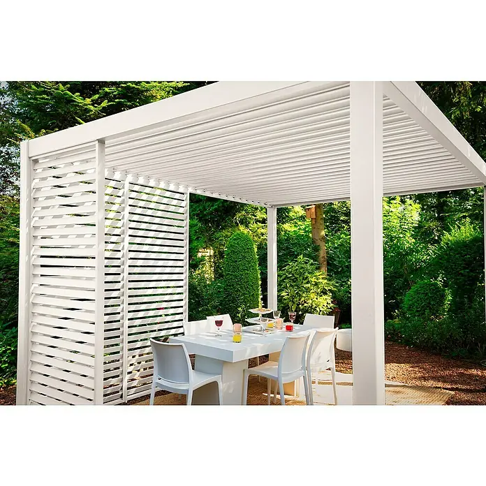 Sorara Pavillon-Seitenwand aus Lamellen - B x H: 123 x 240 cm, Weiß, Für die Modelle Classic und Deluxe mit Länge 400 cm - Weißes Terrassendach mit Lamellenstruktur und Tischgarnitur im Garten, ideal für entspannte Stunden im Freien.