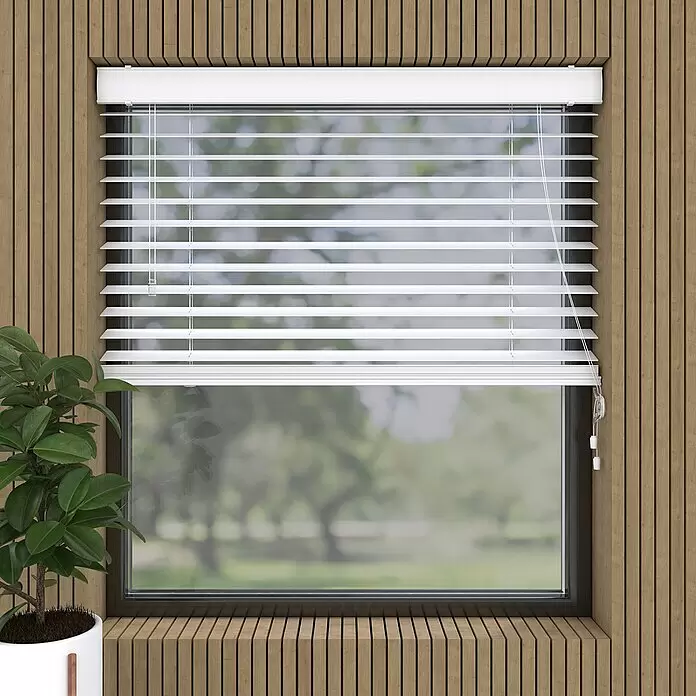 Jalousie - B x H: 150 x 240 cm, Weiß, Kunststoff - Weiße Jalousien an einem Fenster in einer modernen Holzvertäfelung.
