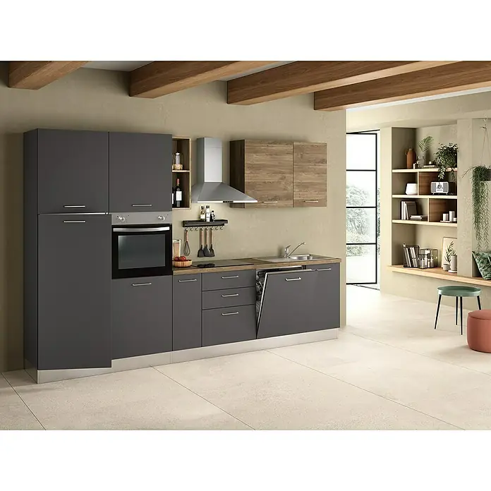 Marinelli Cucine Vormontierte Küchenzeile Vega - Breite: 315 cm, Anthrazit/Nuss, Mit Elektrogeräten - Eine moderne Küche mit grauen Schränken, Holzakzenten und offenem Geschirrspüler. Der Küchenstil ist minimalistisch und einladend.