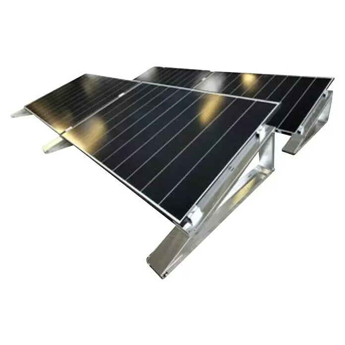 Absaar Universalhalterung - Aluminium, Mit Neigungsverstellung - Mehrere schwarze Solarmodule auf einem silbernen Montagerahmen.