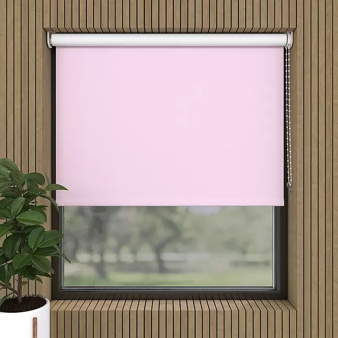 Verdunkelungsrollo - B x H: 210 x 190 cm, Rosa - Rosa Stoffrollladen vor einem Fenster, mit einer Bedienkette rechts.