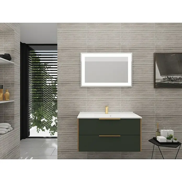Lanzet Q4 Waschtischunterschrank - 92,4 x 49,5 x 48 cm, Verde/Berg Eiche/Goldbronze - Ein modernes Badezimmer mit einem Unterschrank in Waldgrün mit goldenen Griffen und einer beleuchteten Spiegel über einem Waschbecken.