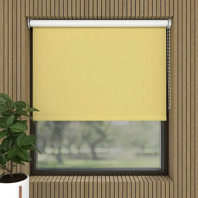 Verdunkelungsrollo - B x H: 120 x 190 cm, Gelb - Gelbe Rolloblende für Fenster mit Holzrahmen und Pflanze, die eine warme und gemütliche Atmosphäre schafft.