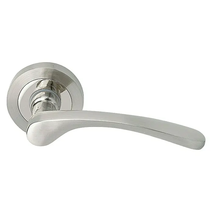 GDK Conjunto de picaporte A01-624 - Largo: 12 cm, Plateado - Elegante manija de puerta con acabado plateado. Su diseño moderno complementa varios estilos de decoración, añadiendo un toque elegante.
