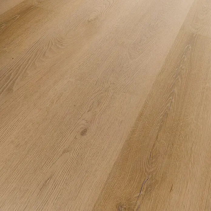b!design Vinylbodenmuster SPC Silent Providence - 280 x 160 x 4,8 mm, Landhausdiele - Nahaufnahme eines hellbraunen Laminatbodens mit sichtbarer Holzstruktur und Maserung für ein natürliches Aussehen.