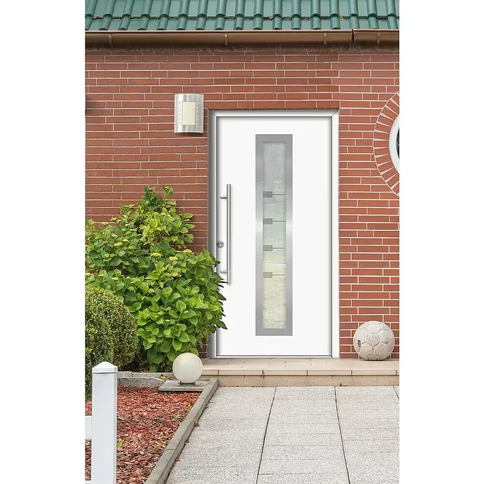 Splendoor Haustür Thermodoor PLUS SP80 - 110 x 210 cm, DIN Anschlag: Links, Verkehrsweiß - Eine moderne Haustür mit Glasausschnitt und Edelstahlgriff vor einer Backsteinmauer. Die Tür ist weiß und hellt den Eingangsbereich auf.
