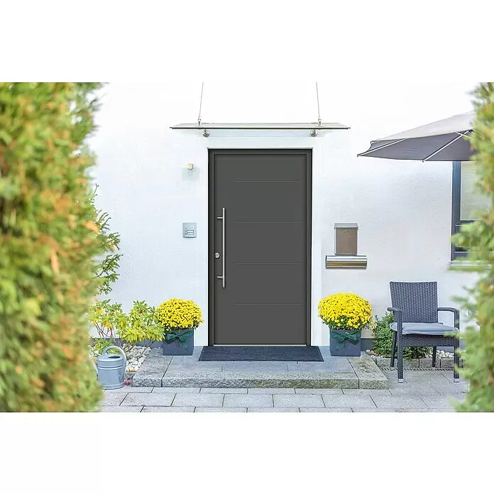 Splendoor Haustür Thermodoor PLUS SPL - 100 x 210 cm, DIN Anschlag: Links, Anthrazitgrau Feinstruktur - Moderne dunkelgraue Haustür mit langem silbernem Griff in einem weißen Hauseingang.