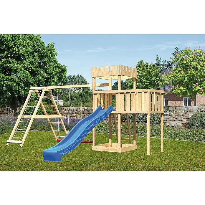Karibu Kinderspielturm Ritterburg Löwenherz Set 29 - L x B x H: 264 x 522 x 259,5 cm, Natur/Blau - Ein hölzerner Spielplatz mit Rutsche, Schaukel und Klettergerüst im Garten. Ideal für Kinder zum Spielen und Austoben im Freien.