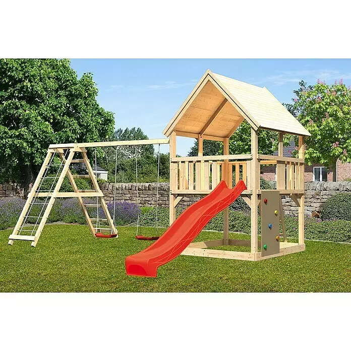 Karibu Kinderspielturm Luis Set 27 - L x B x H: 264 x 508 x 345 cm, Natur/Rot - Holzspielplatz mit roter Rutsche, Schaukeln und Kletterwand im Garten.