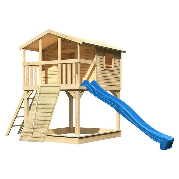 Karibu Spielhaus Benjamin Set 15 - L x B x H: 244 cm x 198 mm x 309 cm, Holz, Natur - Dieses Bild zeigt ein hölzernes Spielhaus mit einer Rutsche, einer Treppe und einem Sandkasten, perfekt für Kinder zum Spielen und Spaß haben.